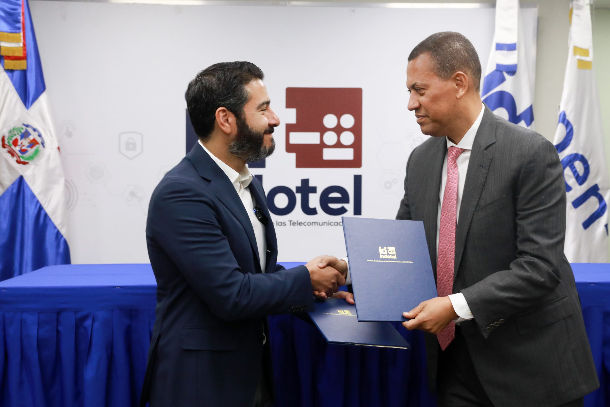 Indotel y Sipen firman convenio para fortalecer la educación sobre el sistema de pensiones en República Dominicana
