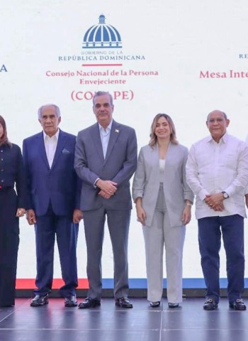 Presidente Luis Abinader designa oficialmente a 90 personas cuidadoras en Conape por Redacción